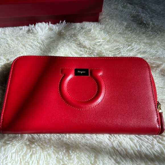 Salvatore Ferragamo Red Calf Wallet - Picture 2 of 9